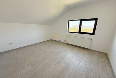 Vila Individuala / Intrare in comuna Berceni / 4 Camere / 3 Bai - 12