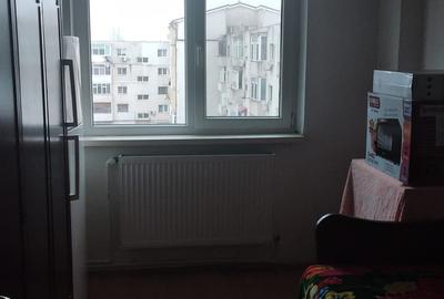 Apartament 3 camere - Km.4 - Billa - 80.000 euro (Cod E5) - 2