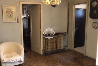 Apartament cu 5 camere semidecomandat în Moșilor