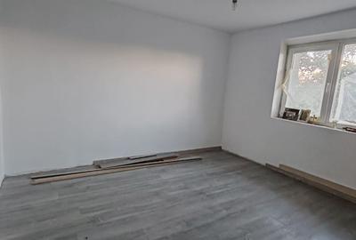 Imobil compus din casa si 1800mp teren in Suburbia Brodoc, judet Vaslui - 2