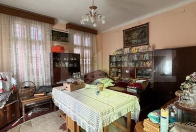 Casă individuală cu 3 camere în Central