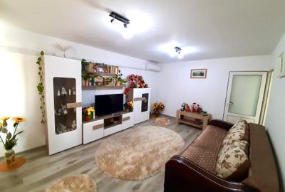 Apartament cu 2 camere decomandat în Pelican
