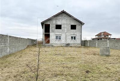 Casă individuală cu 6 camere în Avrig