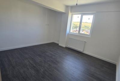 Apartament cu 3 camere decomandat în Vișani
