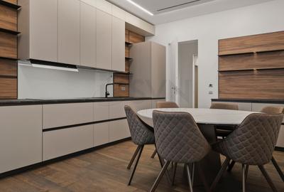 Apartament cu 5 camere decomandat în Kiseleff