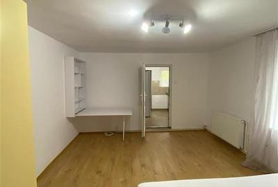 Garsoniera la casa cu curte proprie Centru - 6