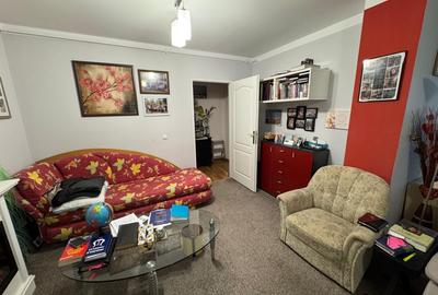 Apartament cu 3 camere semidecomandat, mobilat în Zorilor