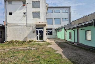 Spatiu comercial central 815 mp util - 2