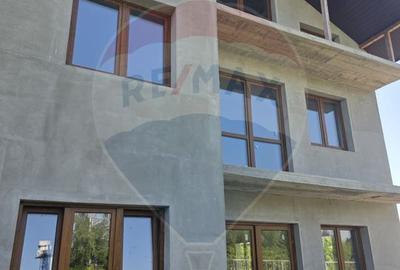 Vilă vedere la lac teren 1562 mp + casa secundara veche  Snagov - 1