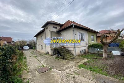 Vanzare Casa 5 camere Nefinisata cu 930 mp teren strada asfaltata CETATE - 1