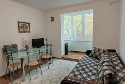 Apartament cu 2 camere semidecomandat, mobilat în Săsar