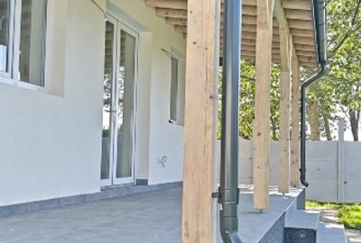 Casa individuală  cu 2 dormitoare , 2 băi + terasă acoperită - 4