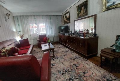 Apartament 3 camere Decomandate 76 mp parter inalt cu 2 Bai Balcon CETATE Piata - 3