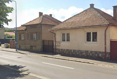 Casa renovata cu curte si garaj - 1