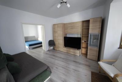 Apartament cu 3 camere semidecomandat în Unirii