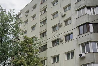 Apartament 2 Camere | Bloc Anvelopat | 1983 | Etaj 1 | Vedere Spate - 1
