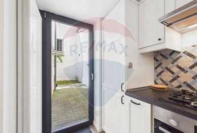 Apartament la parter ce are curte proprie ,  2 camere in Bloc nou - 17