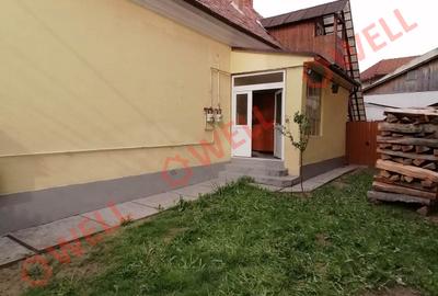 De vânzare casă familială în Târgu Secuiesc, pe strada Márton Áron! - 2