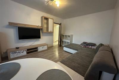 Apartament cu 3 camere decomandat în Palat