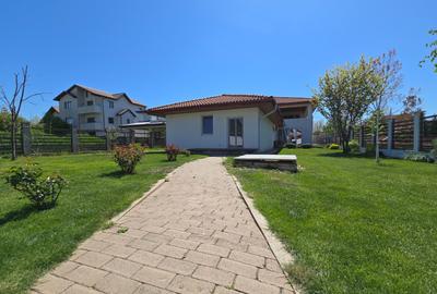 Casa la intrare in comuna,teren 894 mp,244 mp utili,200 m de blv. - 4