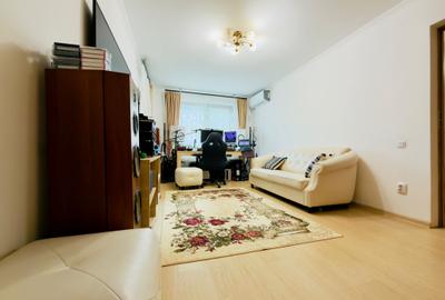 Apartament cu 4 camere semidecomandat, mobilat în Apărătorii Patriei