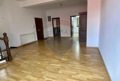 Casa / Vila cu 8 camere de închiriat în zona Aviatiei - 6