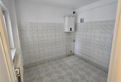 Apartament cu 3 camere semidecomandat în Zimbru