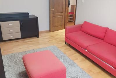 Apartament cu 3 camere decomandat în Nicolina