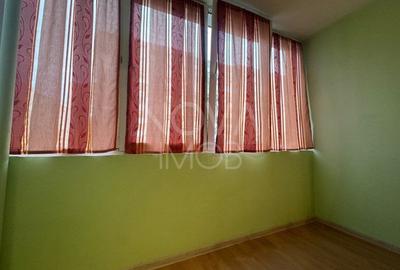 Apartament 3 camere, decomandat - Str. Semaforului - 12