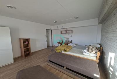 Apartament cu 3 camere decomandat în Tractorul