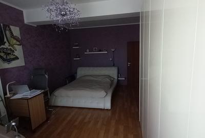 Închiriez apartament 3 camere - 8