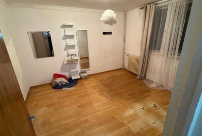 Apartament cu 3 camere decomandat în Drumul Taberei