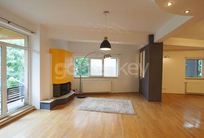 Apartament cu 6 camere decomandat în Herăstrău