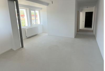 Apartament cu 2 camere semidecomandat în Florești