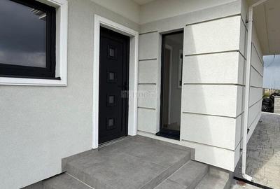 Vand Duplex pe parter 3 camere Mosnita Noua cu Canalizare Comision 0 - 6