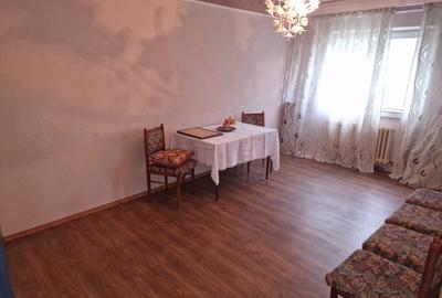 Apartament cu 3 camere decomandat în Metalurgie