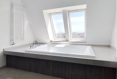 Priveliste Panoramica Spre Oras Si Masivul Tampa - 28