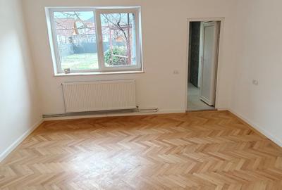 Casa renovata cu curte si garaj - 9