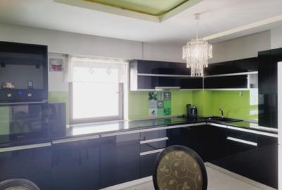 Apartament cu 3 camere semidecomandat, mobilat în Unirii