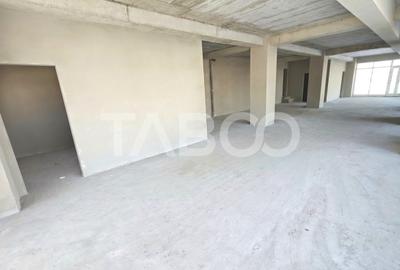Spațiu comercial, de 84.00 mp, în Periferie