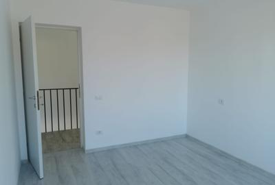 Penthouse cu 3 camere decomandat în Tractorul