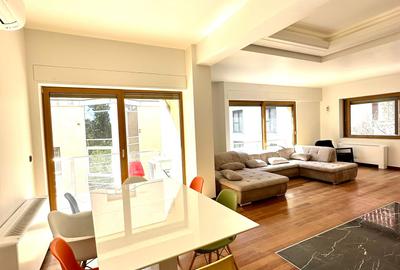 Apartament cu 5 camere decomandat în Primăverii