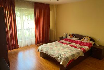 Calea Calarasilor, garsoniera spatioasa , bloc 1990, 104000 E. - 2