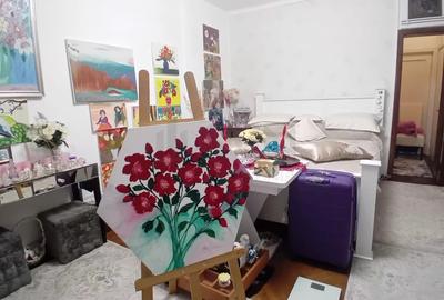 Apartament cu 3 camere semidecomandat în P-ța Romană