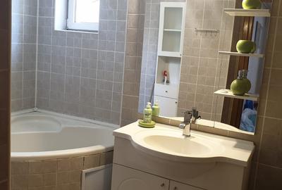 EXCLUSIVITATE - Apartament cu 3 camere în zona Vega Butoaie, cu vedere la lac - 11