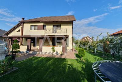 Casa 5 camere 3 bai 2 terase garaj magazie de vanzare 180 mp utili - 1