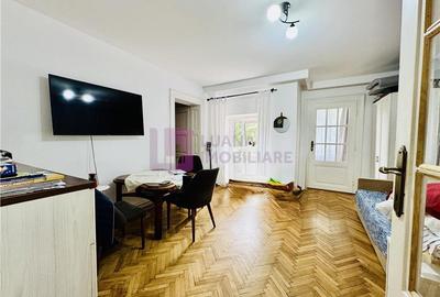 Apartament cu 3 camere semidecomandat, mobilat în Central