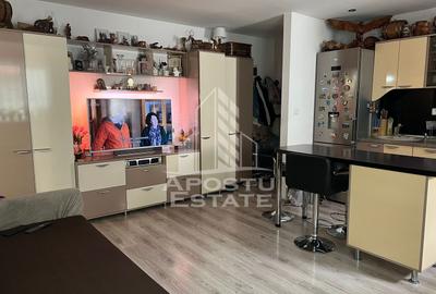 Apartament cu 2 camere semidecomandat, mobilat în Giroc