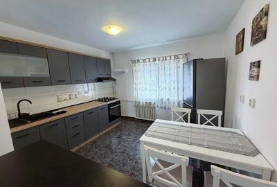Apartament cu 3 camere decomandat, mobilat în Nerva Traian