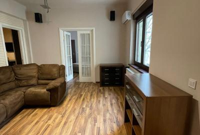 Apartament cu 3 camere semidecomandat în Unirii